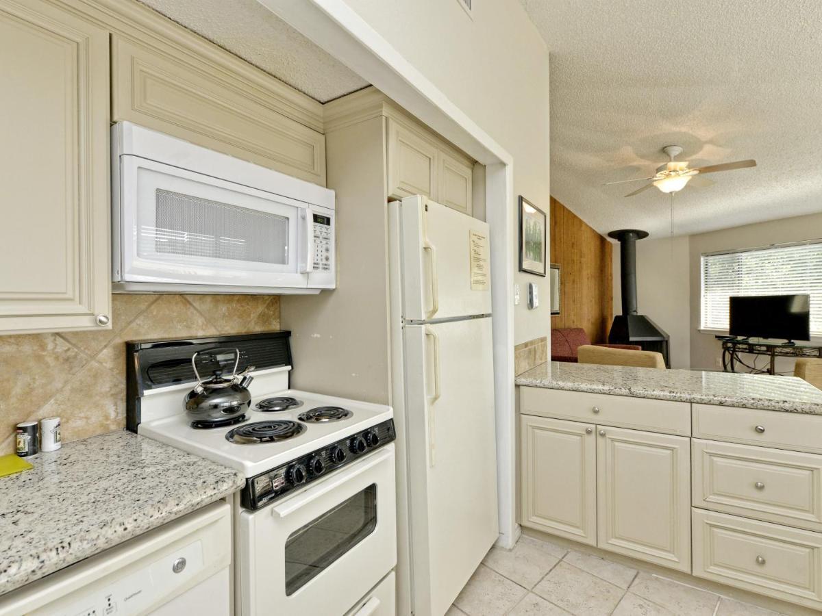 Lake Travis Bungalow Casita Golden Rod #2 레이크웨이 외부 사진